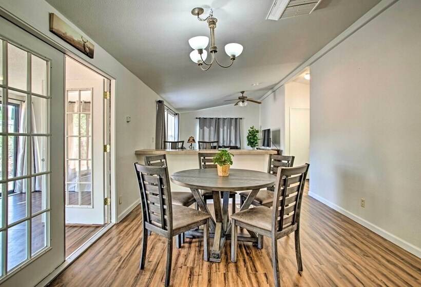 Sedona Home W/ View, Half Mi To Chimney Rock!