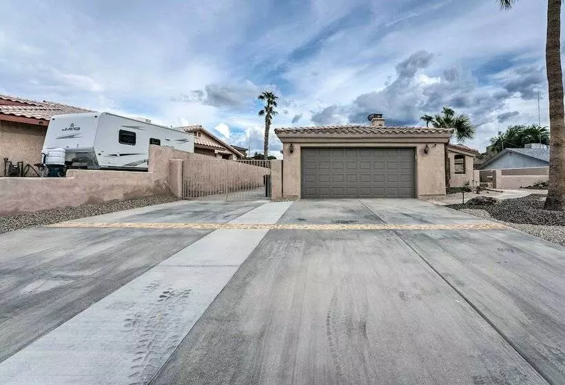 Spacious Desert Retreat ~ 3 Mi To Lake Havasu