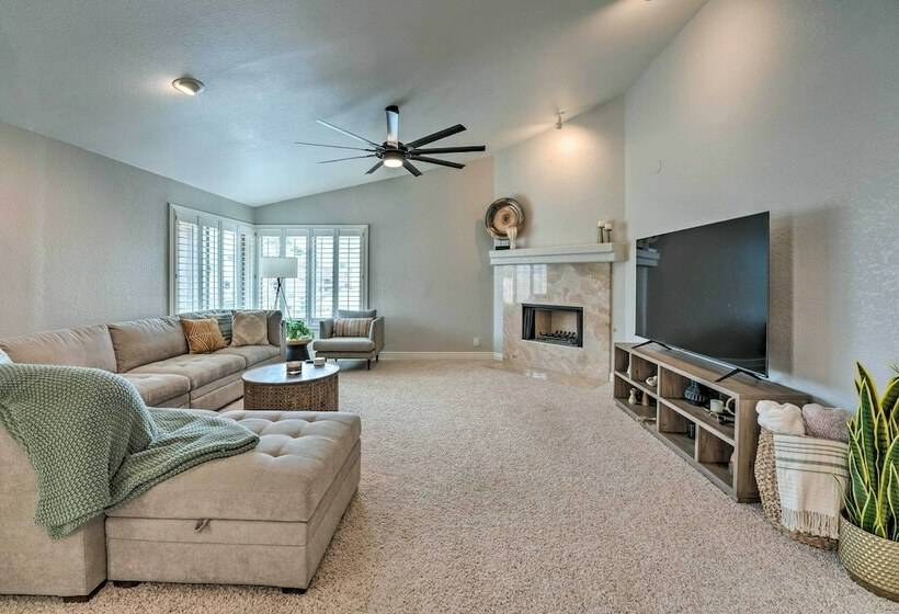 Spacious Desert Retreat ~ 3 Mi To Lake Havasu