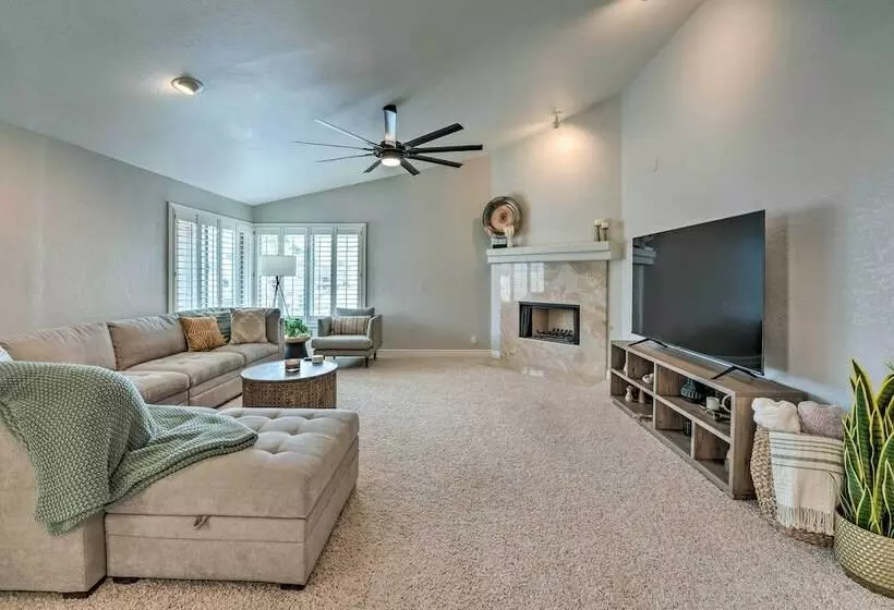 Spacious Desert Retreat ~ 3 Mi To Lake Havasu