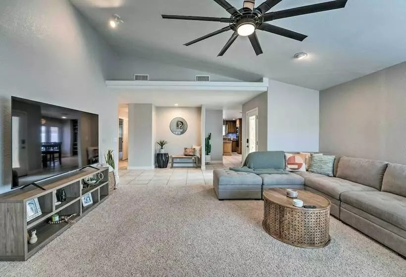 Spacious Desert Retreat ~ 3 Mi To Lake Havasu