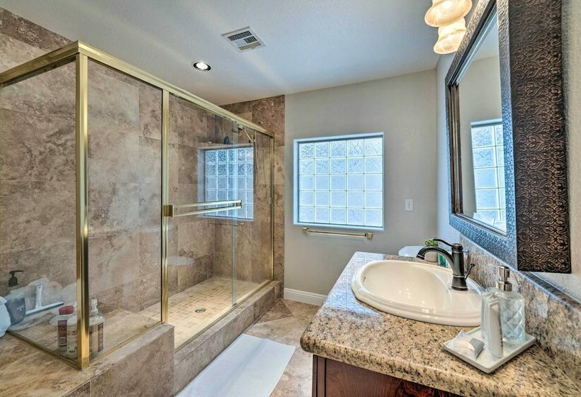 Spacious Desert Retreat ~ 3 Mi To Lake Havasu