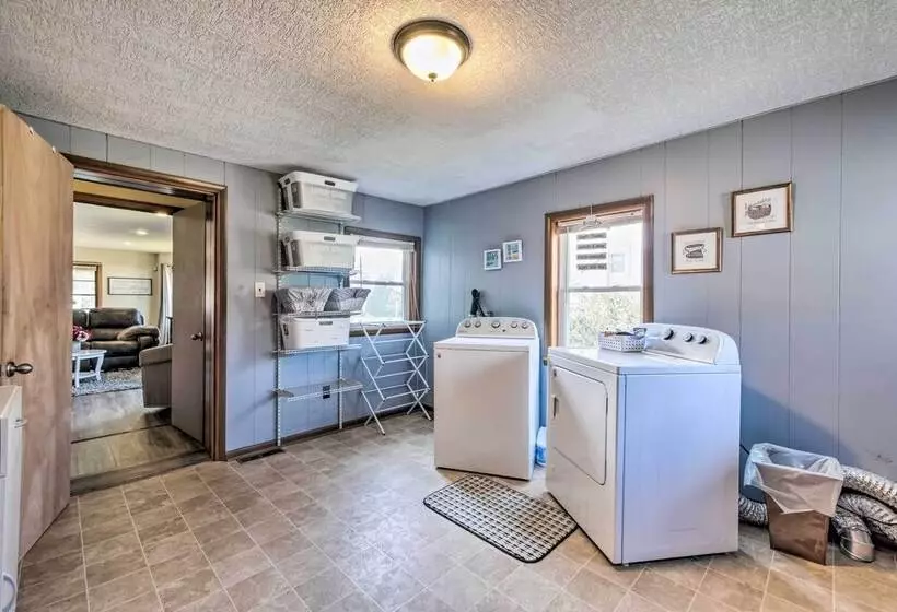 Spacious Family Friendly Home In Massillon!