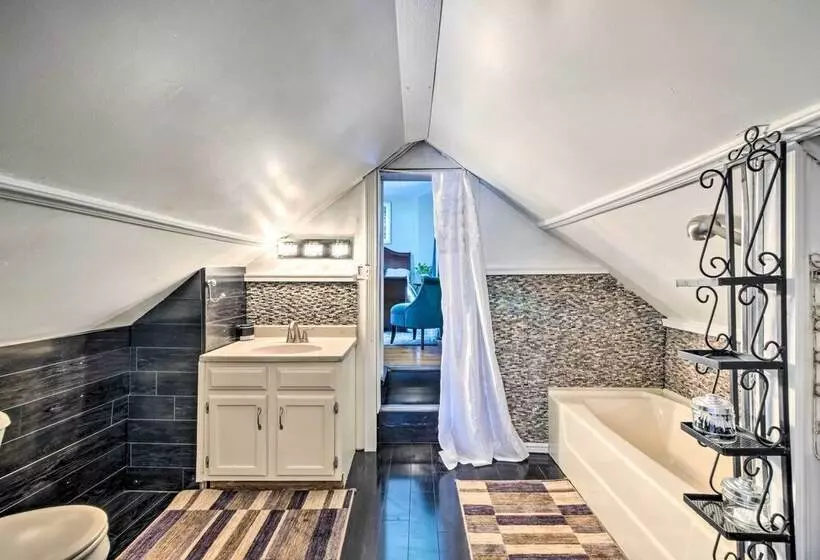 Spacious Family Friendly Home In Massillon!