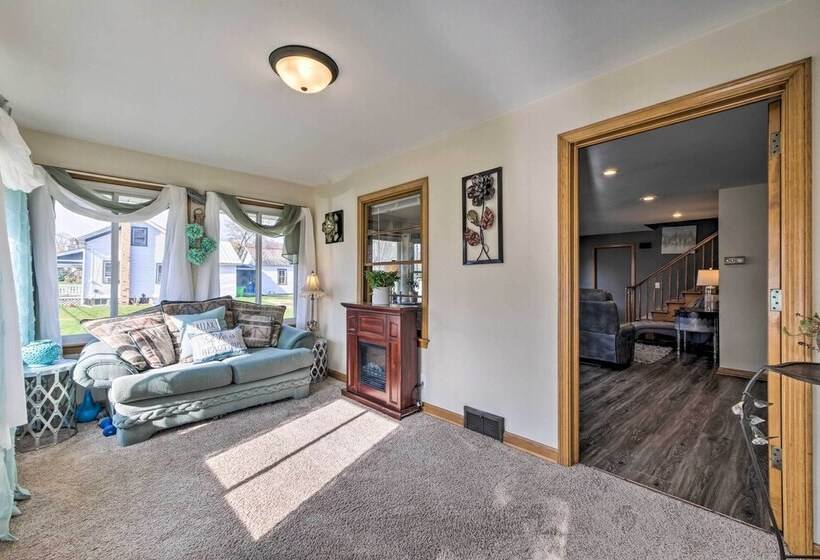 Spacious Family Friendly Home In Massillon!