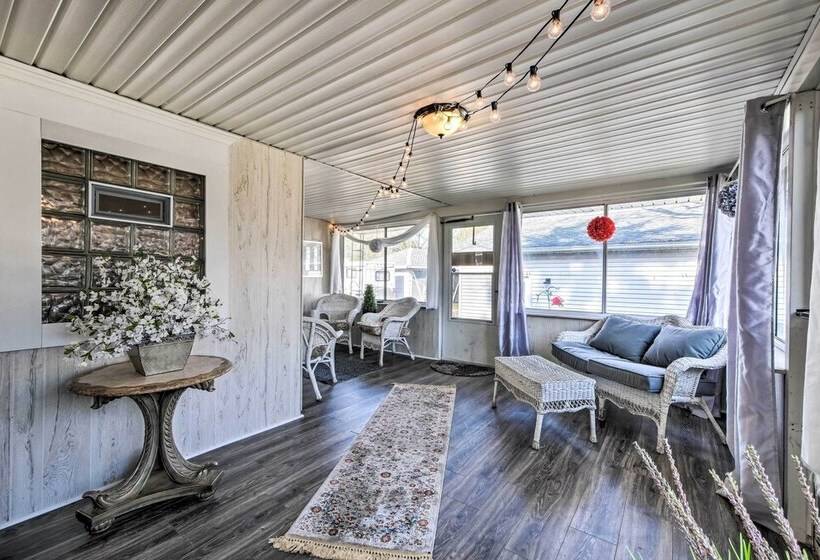 Spacious Family Friendly Home In Massillon!