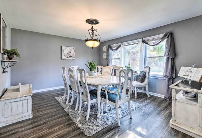 Spacious Family Friendly Home In Massillon!