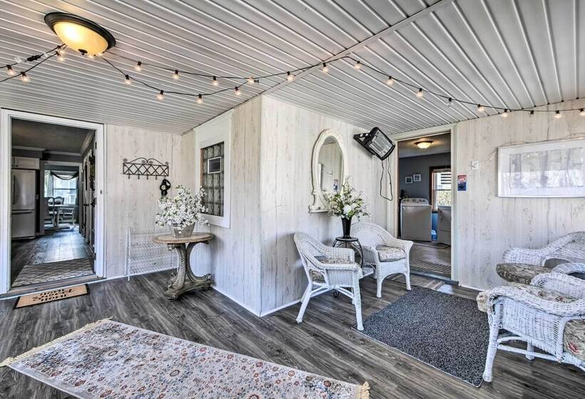 Spacious Family Friendly Home In Massillon!