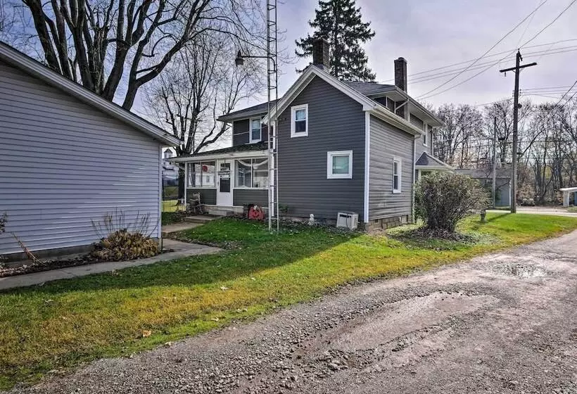 Spacious Family Friendly Home In Massillon!