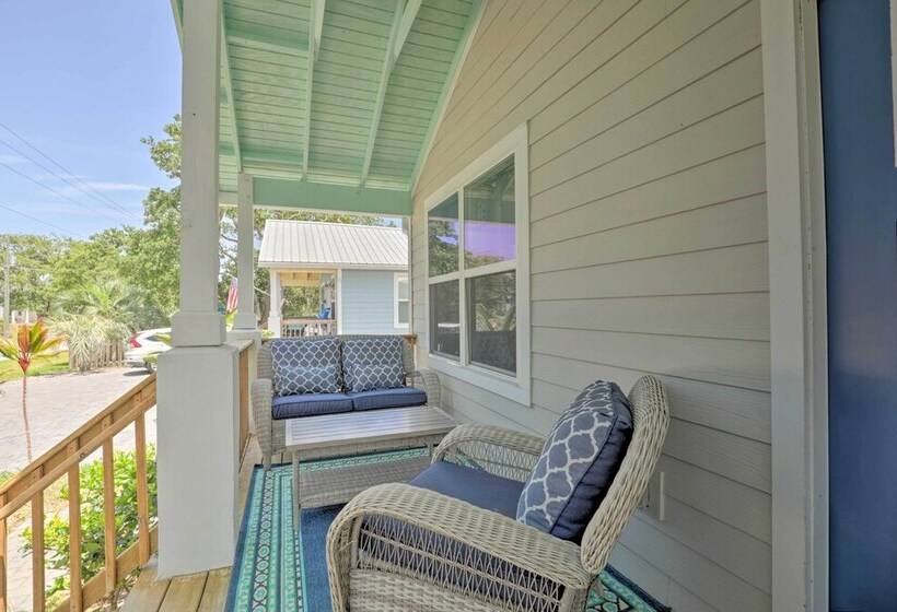 St Augustine Beach Cottage: Walk To Water!
