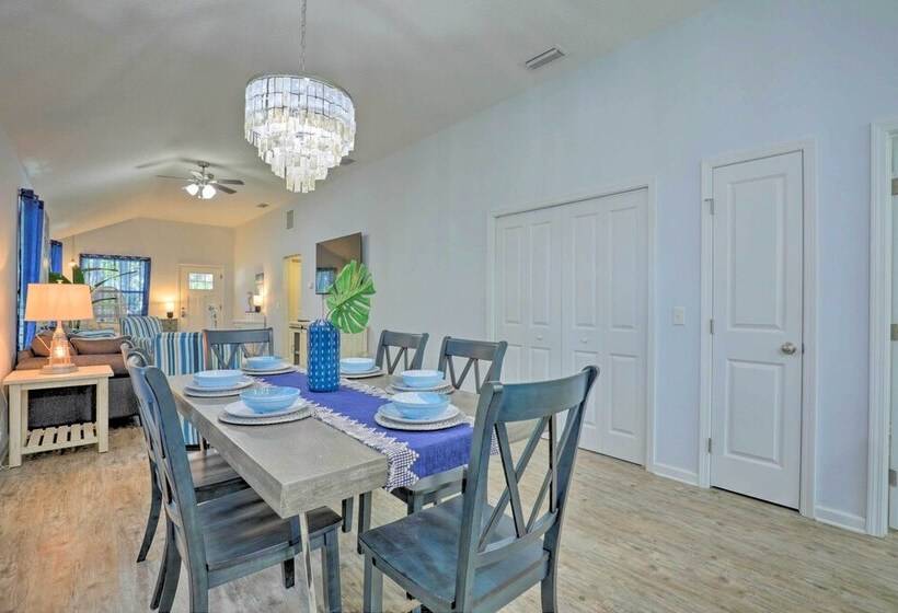 St Augustine Beach Cottage: Walk To Water!