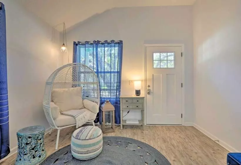 St Augustine Beach Cottage: Walk To Water!