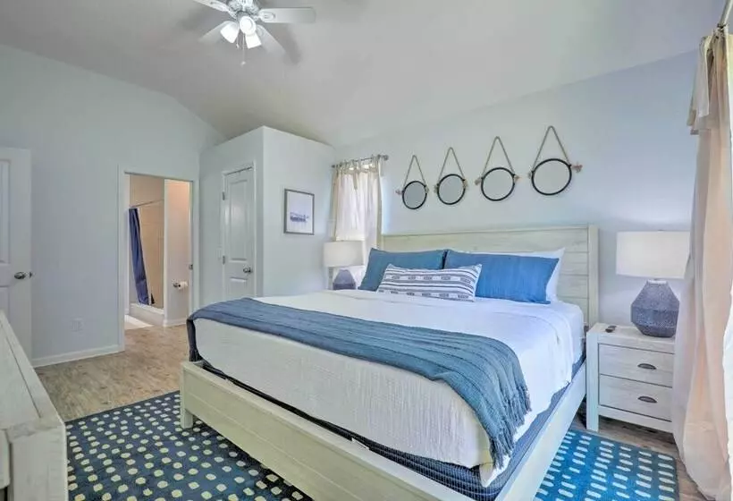 St Augustine Beach Cottage: Walk To Water!
