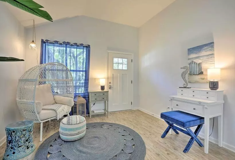 St Augustine Beach Cottage: Walk To Water!