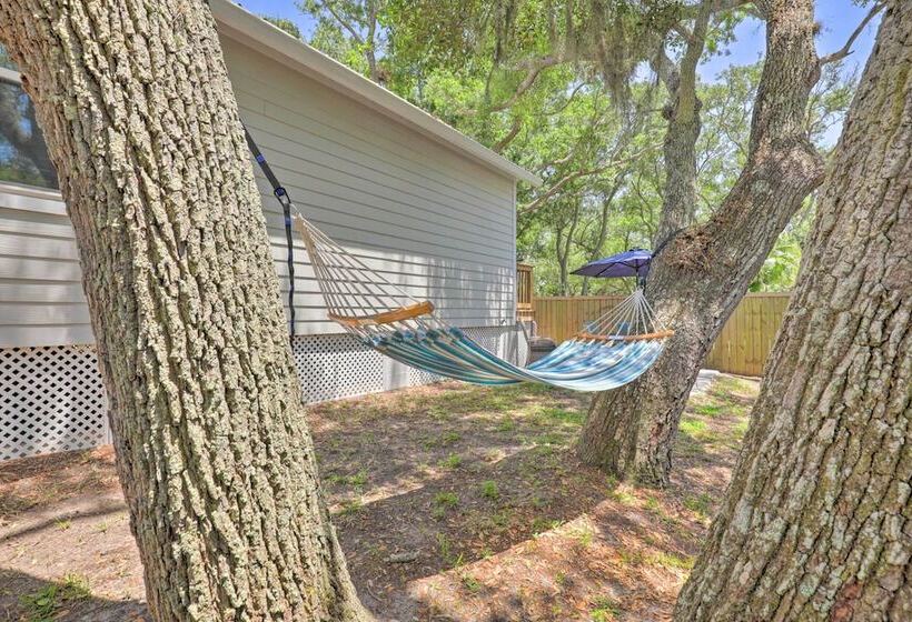 St Augustine Beach Cottage: Walk To Water!