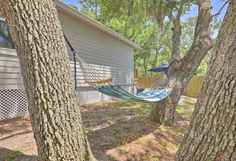 St Augustine Beach Cottage: Walk To Water!