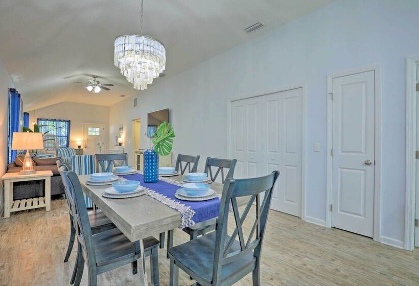 St Augustine Beach Cottage: Walk To Water!