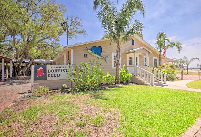 St Augustine Beach Cottage: Walk To Water!