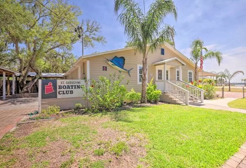 St Augustine Beach Cottage: Walk To Water!