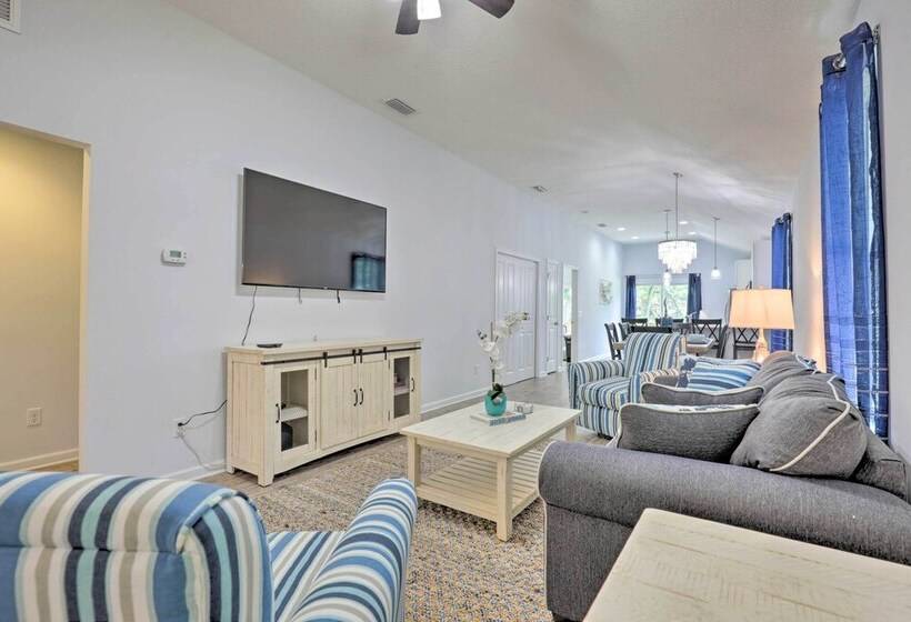 St Augustine Beach Cottage: Walk To Water!