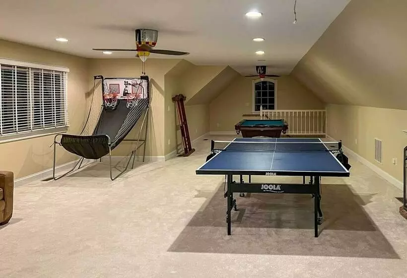 Stunning Gettysburg Estate ~ 15 Min To Skiing