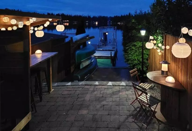 Stunning Kent Lake House W/ Private Dock!