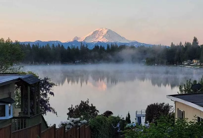 Stunning Kent Lake House W/ Private Dock!
