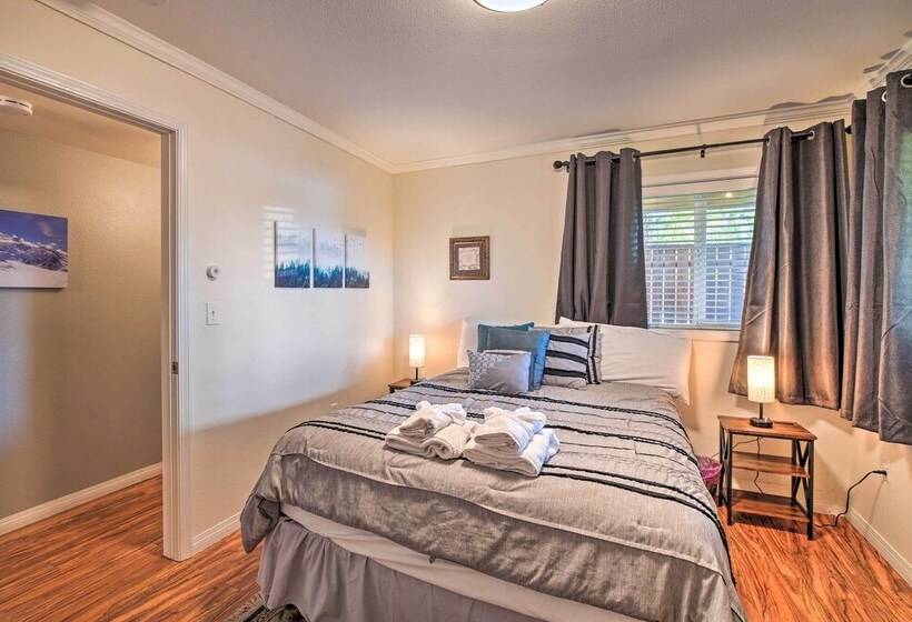 Stunning Kent Lake House W/ Private Dock!