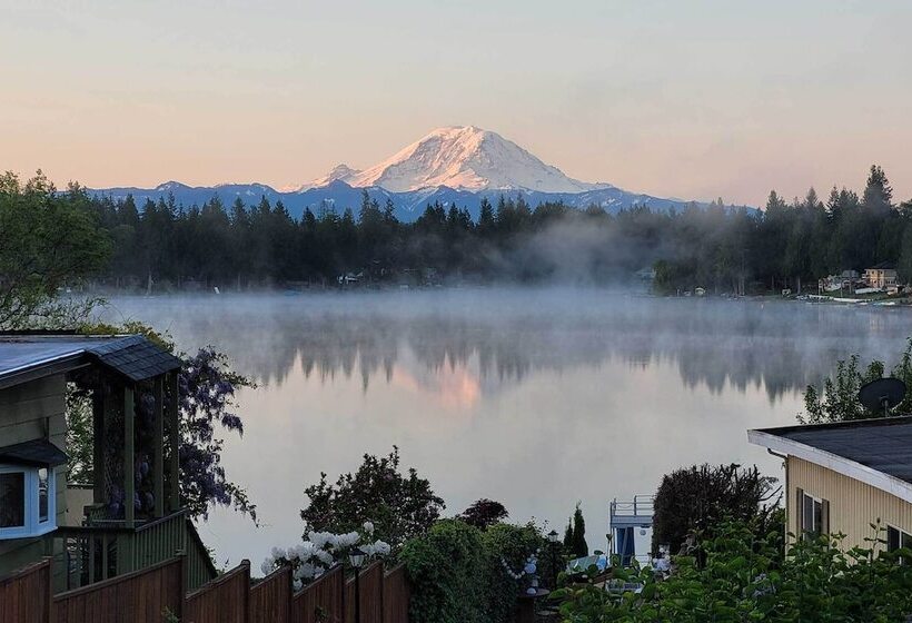 Stunning Kent Lake House W/ Private Dock!