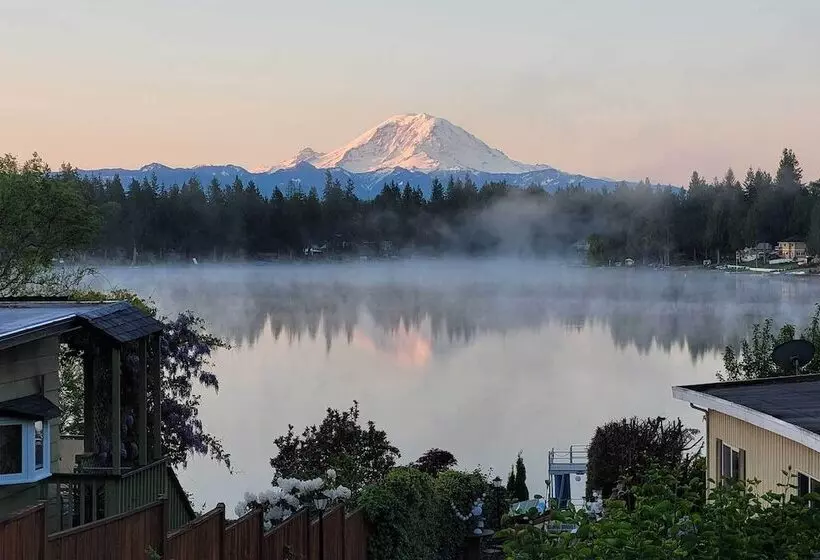 Stunning Kent Lake House W/ Private Dock!