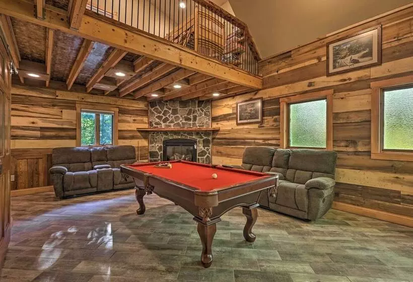 2 Mi To Beech Mtn Resort: Cabin W/ Deck & Grill!