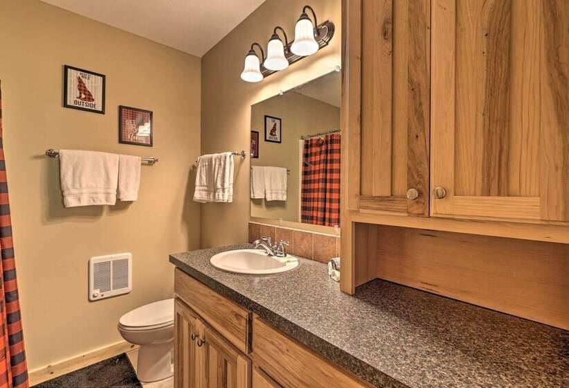 2 Mi To Beech Mtn Resort: Cabin W/ Deck & Grill!