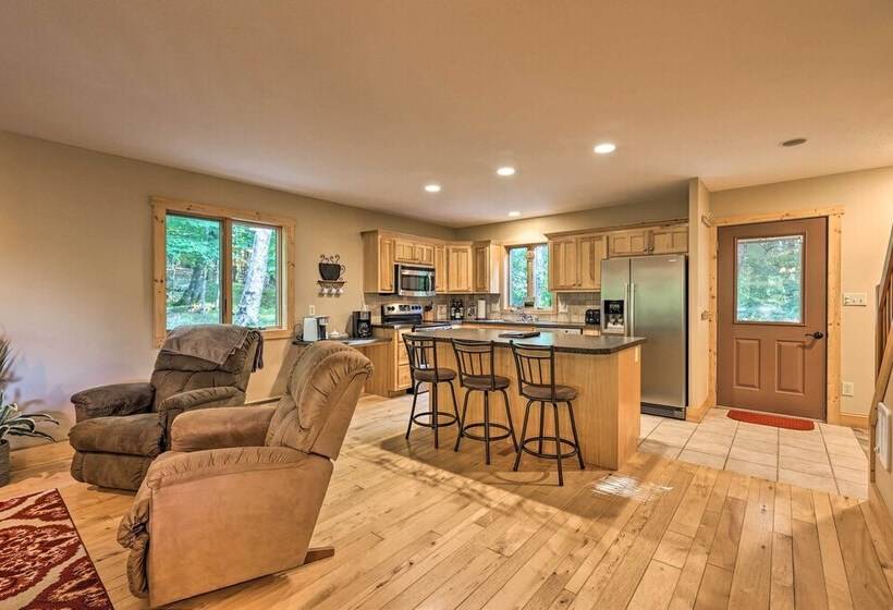 2 Mi To Beech Mtn Resort: Cabin W/ Deck & Grill!