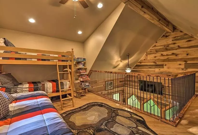 2 Mi To Beech Mtn Resort: Cabin W/ Deck & Grill!