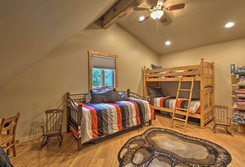 2 Mi To Beech Mtn Resort: Cabin W/ Deck & Grill!