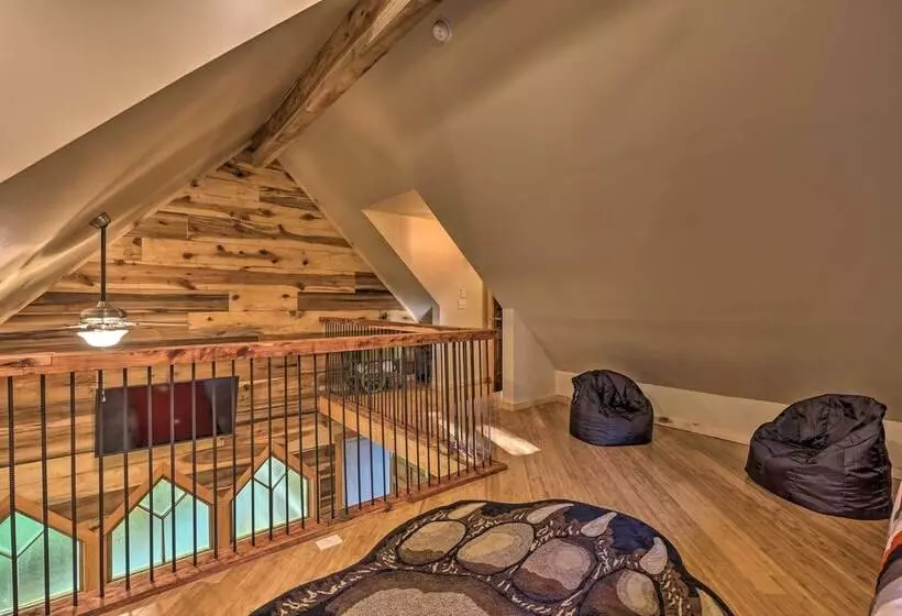 2 Mi To Beech Mtn Resort: Cabin W/ Deck & Grill!