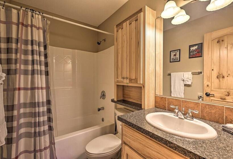 2 Mi To Beech Mtn Resort: Cabin W/ Deck & Grill!