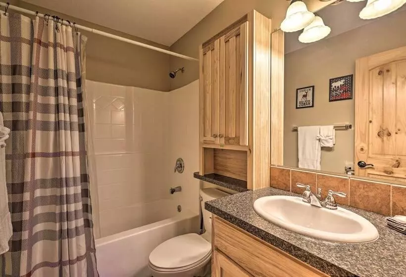 2 Mi To Beech Mtn Resort: Cabin W/ Deck & Grill!