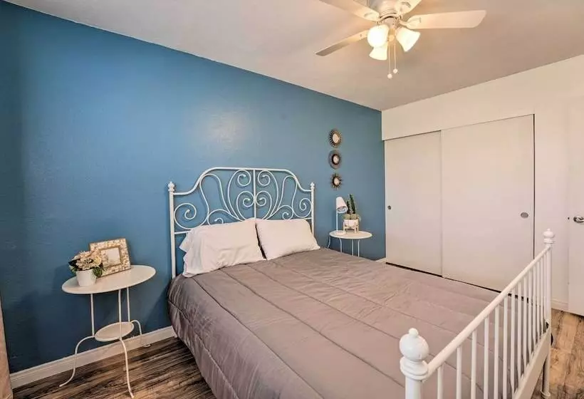 Updated Family Home   2 Blocks To Colorado River!