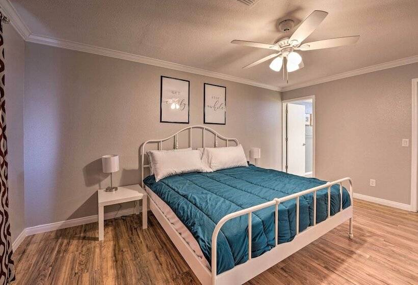 Updated Family Home 2 Blocks To Colorado River!