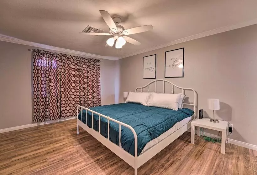 Updated Family Home   2 Blocks To Colorado River!