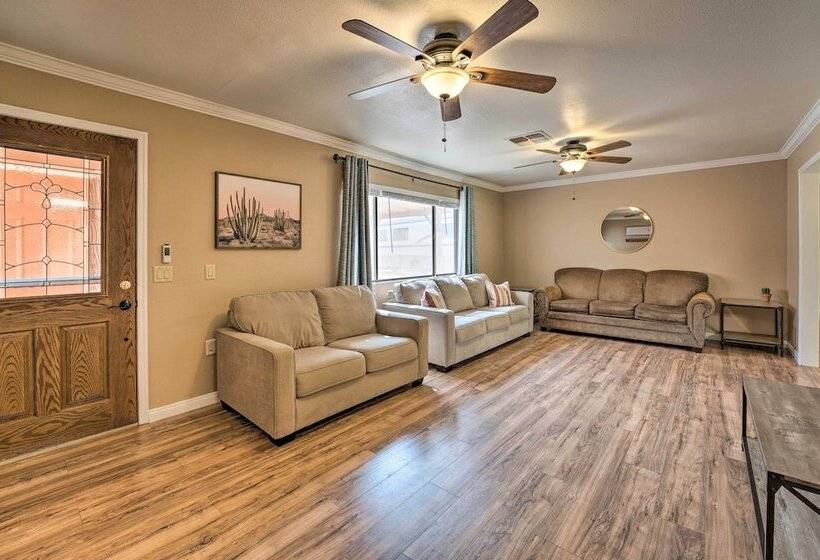 Updated Family Home 2 Blocks To Colorado River!