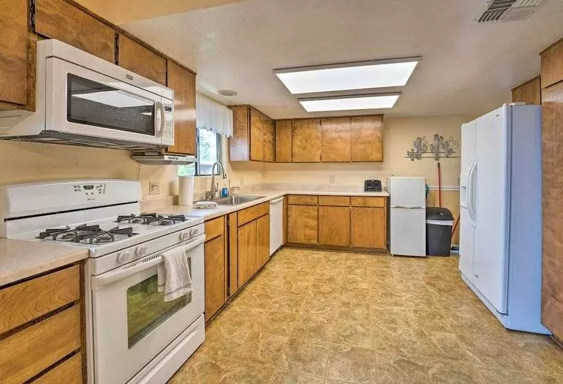 Updated Family Home   2 Blocks To Colorado River!