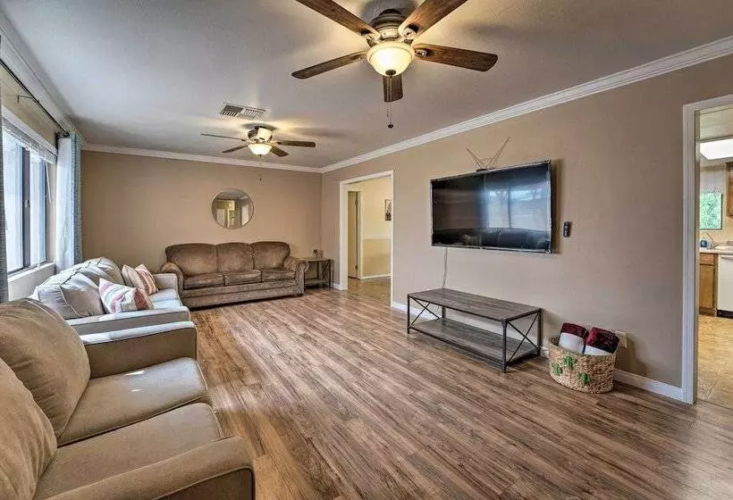 Updated Family Home   2 Blocks To Colorado River!