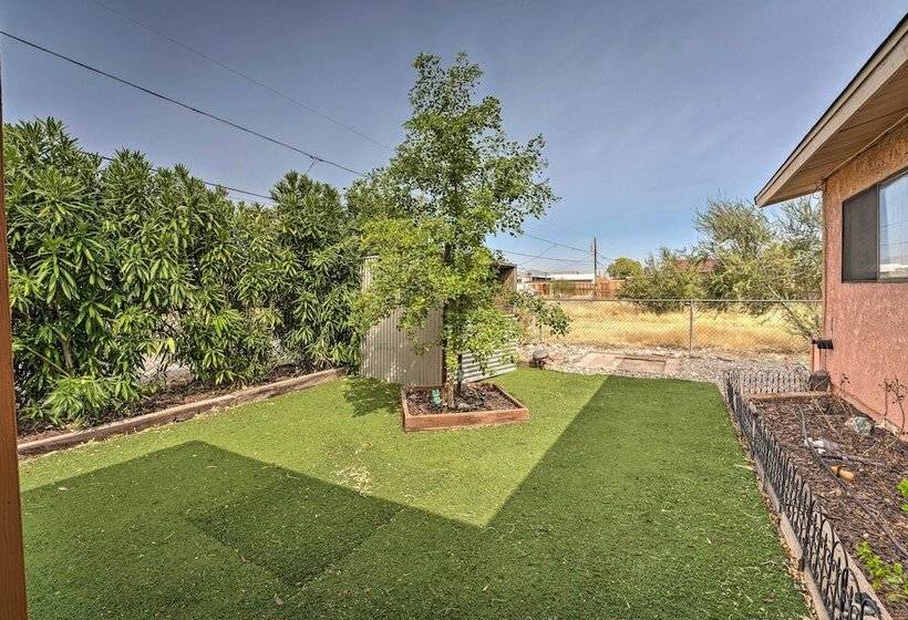 Updated Family Home 2 Blocks To Colorado River!