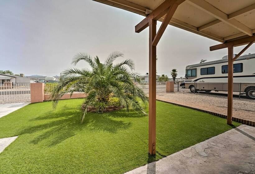 Updated Family Home 2 Blocks To Colorado River!