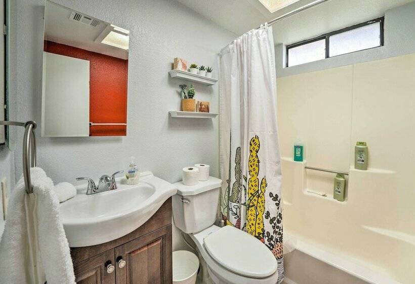 Updated Family Home 2 Blocks To Colorado River!