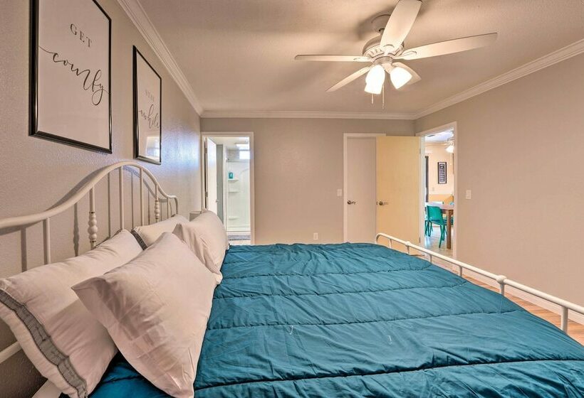 Updated Family Home 2 Blocks To Colorado River!