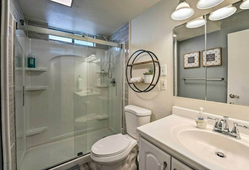 Updated Family Home 2 Blocks To Colorado River!