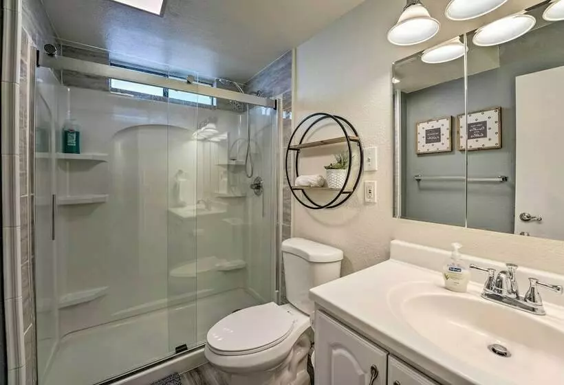 Updated Family Home   2 Blocks To Colorado River!